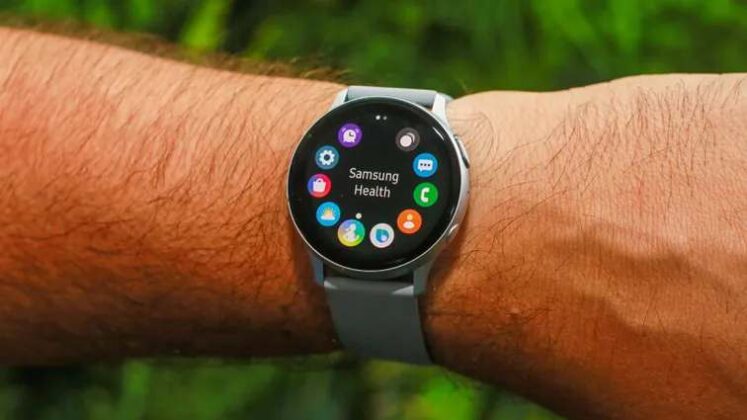 fitbit v samsung watch
